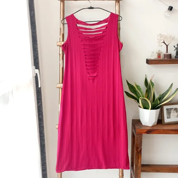 Ribbed Cut Out Back Dress - Picture 8 of 10